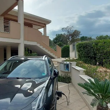 Unabhaengige In Mit Garten Und Eingezaeuntem Parkplatz Capoterra
